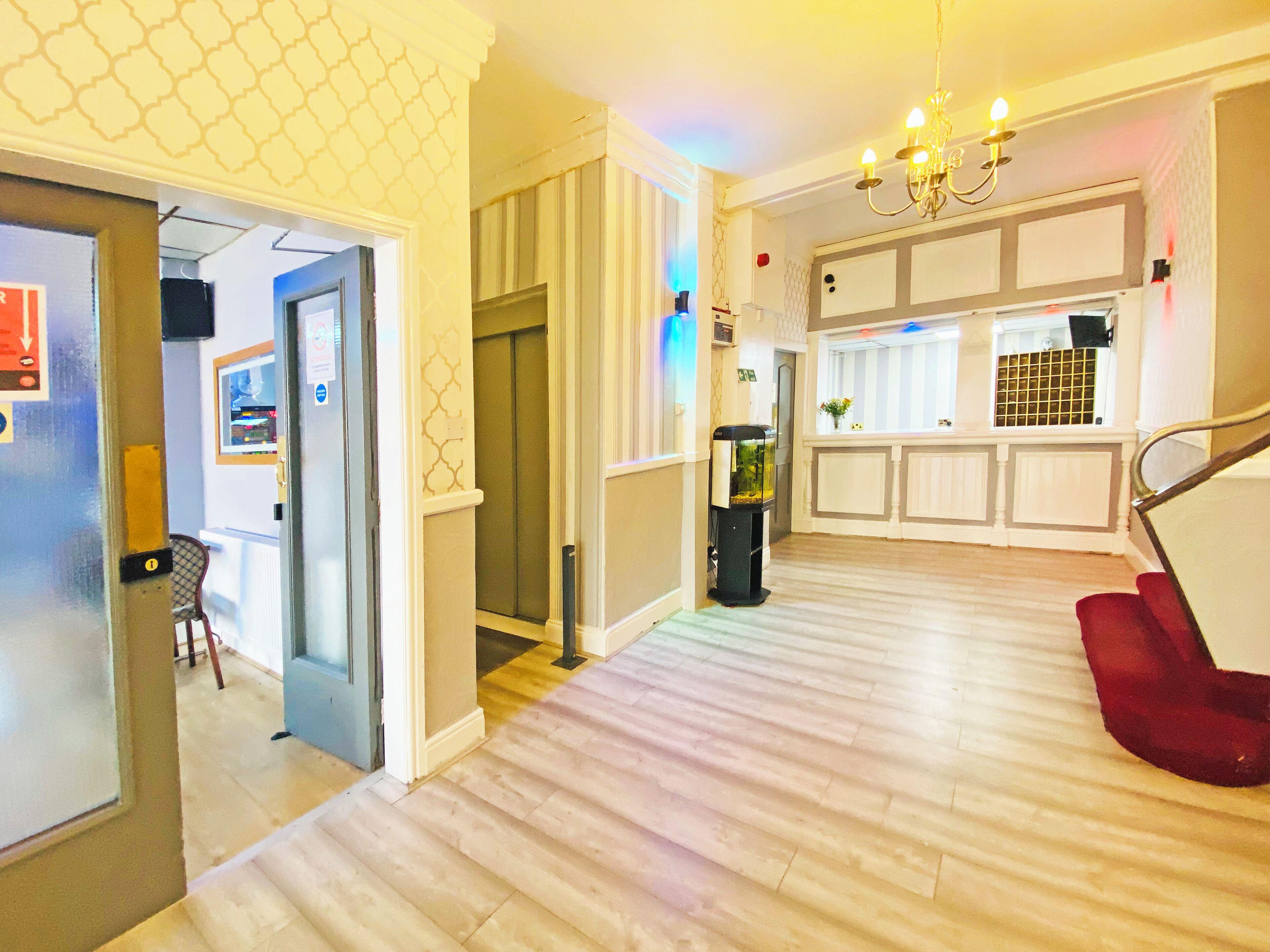 The J & S Hotel - Blackpool — Photos 1